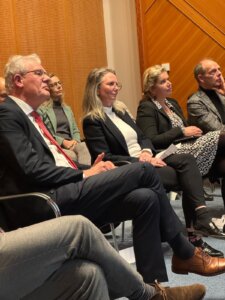 em. prof Ton de Boer (CBG) en minister Fleur Agema van VWS